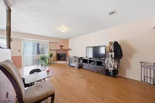 58 Woods Edge Dr, Roxbury Township, NJ 07876 - Photo 4