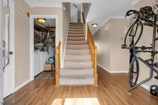 36 Carlisle Ct, Franklin Township, NJ 08873 - Photo 6