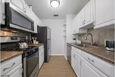 95 Vaughan Dr, Newark, NJ 07103 - Photo 8