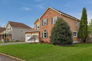 96 Beechwood Cir, Hillsborough Township, NJ 08844 - Photo 4