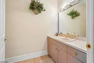 9 Nuthatch Ct, Allamuchy Township, NJ 07840 - Photo 4