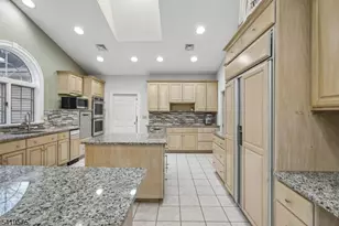 9 Nuthatch Ct, Allamuchy Township, NJ 07840 - Photo 10