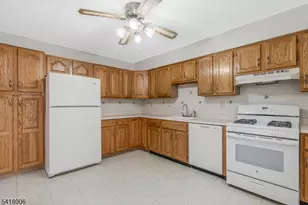 1 Tree Top Rd, Middlesex, NJ 08846 - Photo 12