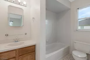 1 Tree Top Rd, Middlesex, NJ 08846 - Photo 16