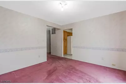 1 Tree Top Rd, Middlesex, NJ 08846 - Photo 8