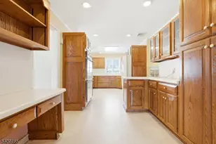 131 Walnut Ave, Clark Township, NJ 07066 - Photo 6