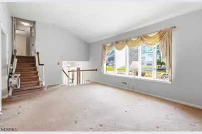 131 Walnut Ave, Clark Township, NJ 07066 - Photo 4