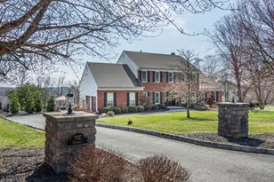 5 Tracey Ln, Mount Olive, NJ 07828 - Photo 1