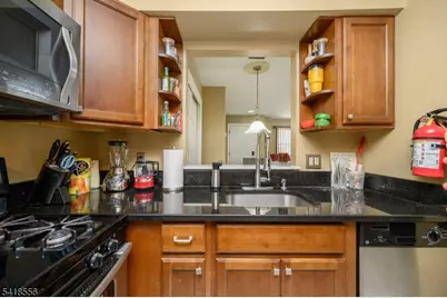 235 Dakota St, Paterson, NJ 07503 - Photo 10