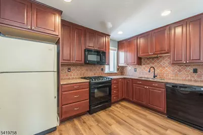 56 Woods Edge Dr, Roxbury Township, NJ 07876 - Photo 10