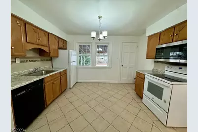 8 Plymouth St, Fairfield, NJ 07004 - Photo 2