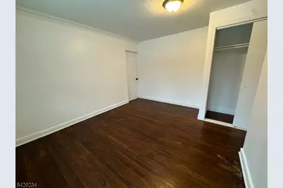 8 Plymouth St, Fairfield, NJ 07004 - Photo 10