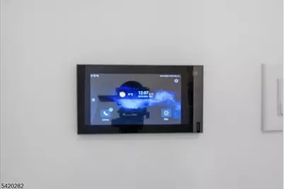 21 Lincoln Park #302, Newark, NJ 07102 - Photo 2