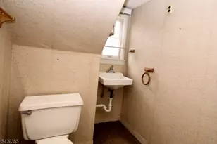 39-23 Van Duren Ave, Fair Lawn, NJ 07410 - Photo 12