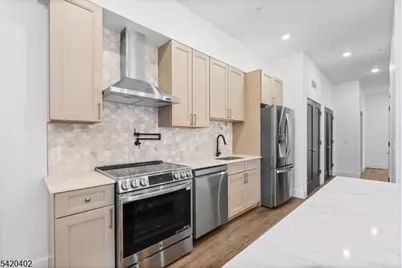 21 Lincoln Park #203, Newark, NJ 07102 - Photo 2