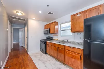 28 Highland St, Paterson, NJ 07524 - Photo 6