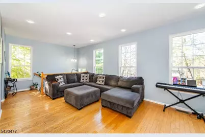 10 Gannett Ct, Wayne, NJ 07470 - Photo 2