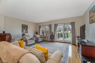 37 Chelsea Cir, Raritan Township, NJ 08822 - Photo 14