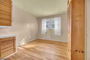 25 Greenwich Rd, Edison, NJ 08820 - Photo 24