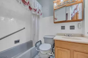 25 Greenwich Rd, Edison, NJ 08820 - Photo 28