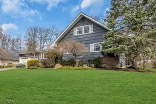 25 Greenwich Rd, Edison, NJ 08820 - Photo 2