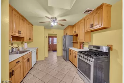 25 Greenwich Rd, Edison, NJ 08820 - Photo 14