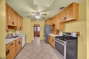 25 Greenwich Rd, Edison, NJ 08820 - Photo 14