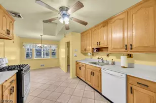 25 Greenwich Rd, Edison, NJ 08820 - Photo 16