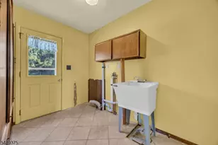25 Greenwich Rd, Edison, NJ 08820 - Photo 18