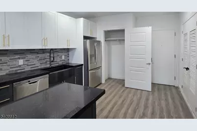 211 Baldwin Ave #403, Jersey City, NJ 07306 - Photo 16