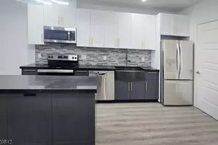 211 Baldwin Ave, Jersey City, NJ 07306 - Photo 24