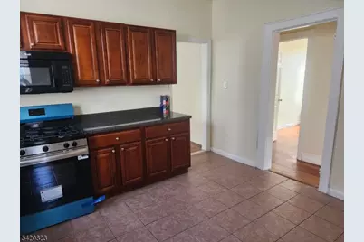 313 Leslie St, Newark, NJ 07112 - Photo 2