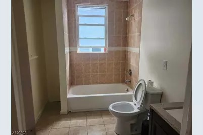 313 Leslie St, Newark, NJ 07112 - Photo 6