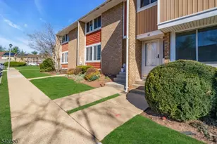 68 Chestnut Ct, Hillsborough Township, NJ 08844 - Photo 4