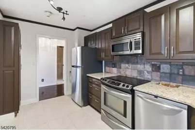 2 Claridge Dr #10-i, Verona, NJ 07044 - Photo 4