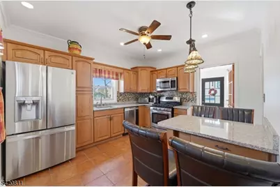 385 Berkeley Ave, Bloomfield, NJ 07003 - Photo 10