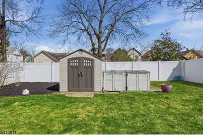 385 Berkeley Ave, Bloomfield, NJ 07003 - Photo 32