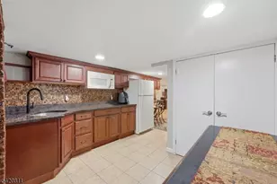 385 Berkeley Ave, Bloomfield, NJ 07003 - Photo 22