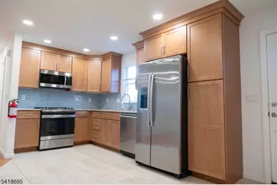 31 Lakeview Rd, Sparta Township, NJ 07871 - Photo 4