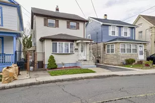 32 Montgomery St, Bloomfield, NJ 07003 - Photo 2