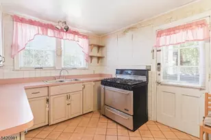 442 7 Oaks Rd, Orange, NJ 07050 - Photo 8