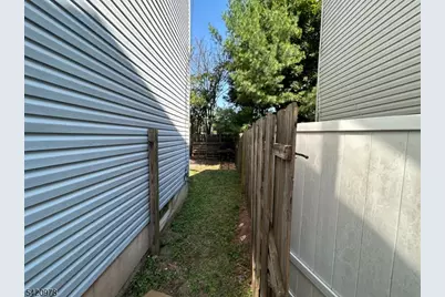 13 Hampton Rd #B, New Brunswick, NJ 08901 - Photo 12