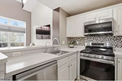 212 Swanstrom Pl, Union Township, NJ 07083 - Photo 10