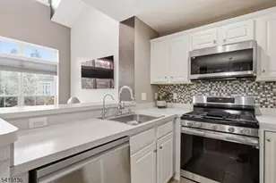 212 Swanstrom Pl, Union Township, NJ 07083 - Photo 10