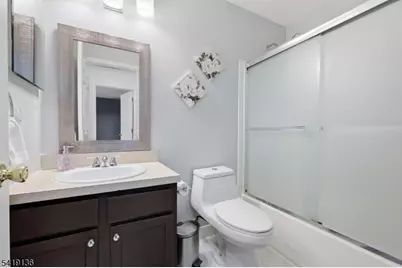 212 Swanstrom Pl, Union Township, NJ 07083 - Photo 14