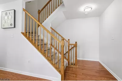 212 Swanstrom Pl, Union Township, NJ 07083 - Photo 12