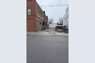 320 Clinton Pl, Newark, NJ 07112 - Photo 10