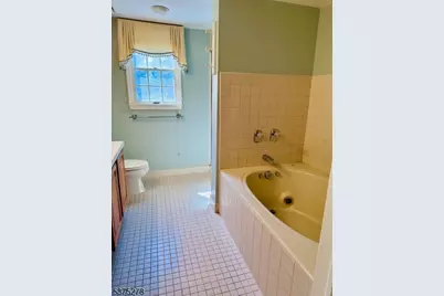 70 Boulder Run Rd, Paterson, NJ 07501 - Photo 4