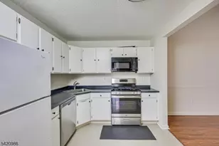 69 Amberly Ct, Franklin Township, NJ 08823 - Photo 8