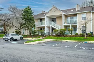 69 Amberly Ct, Franklin Township, NJ 08823 - Photo 2